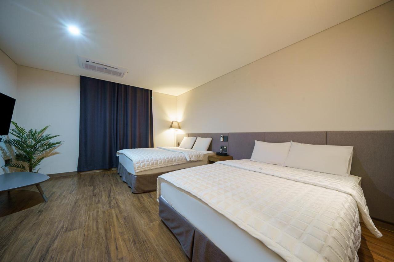 Mtm Family Hotel Гиеонгджу Екстериор снимка