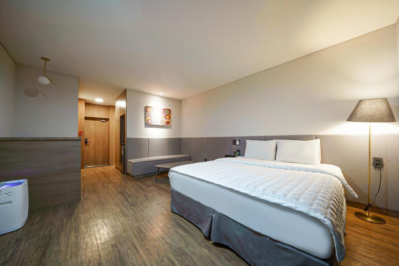 Mtm Family Hotel Гиеонгджу Екстериор снимка