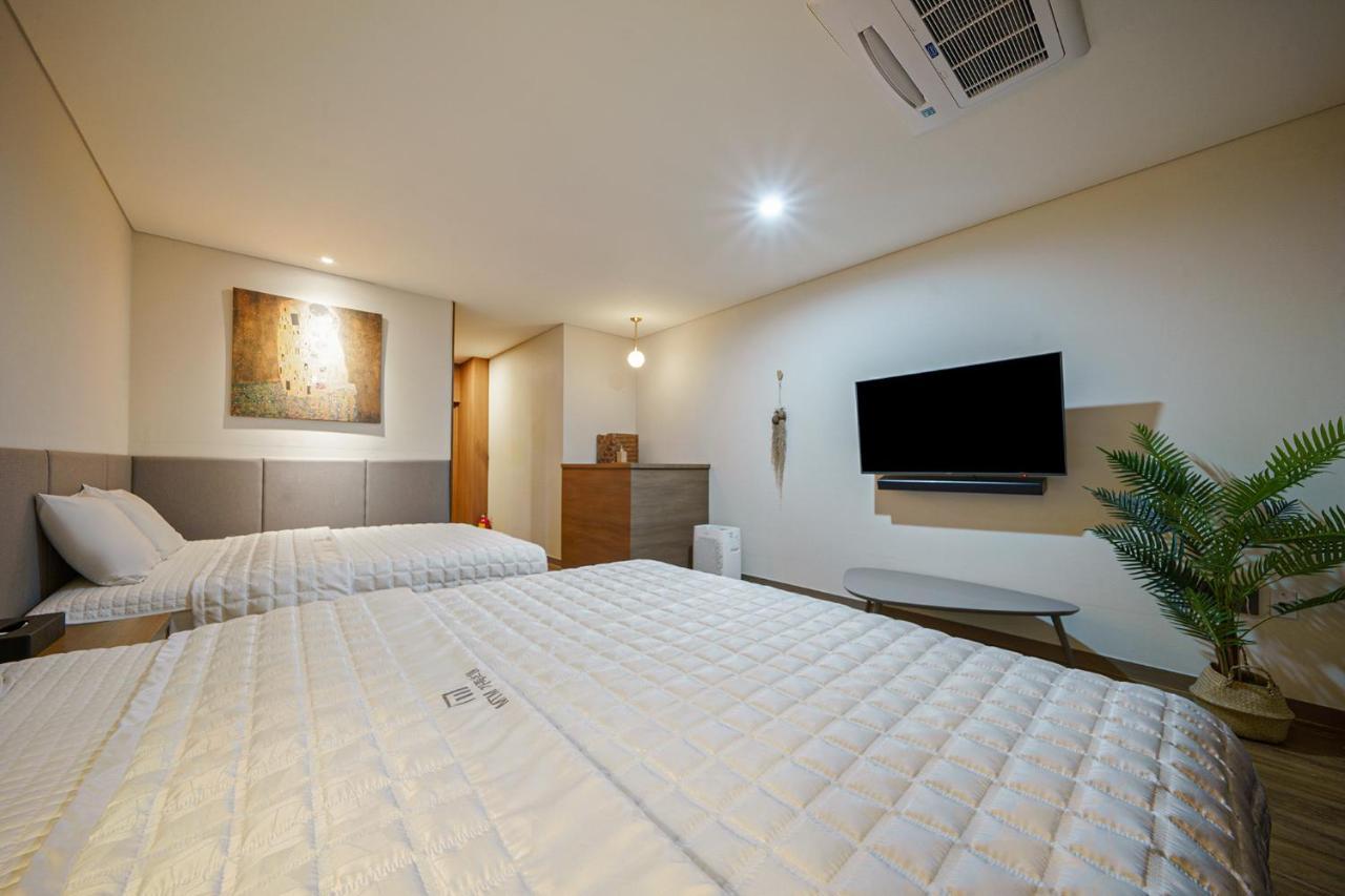 Mtm Family Hotel Гиеонгджу Екстериор снимка