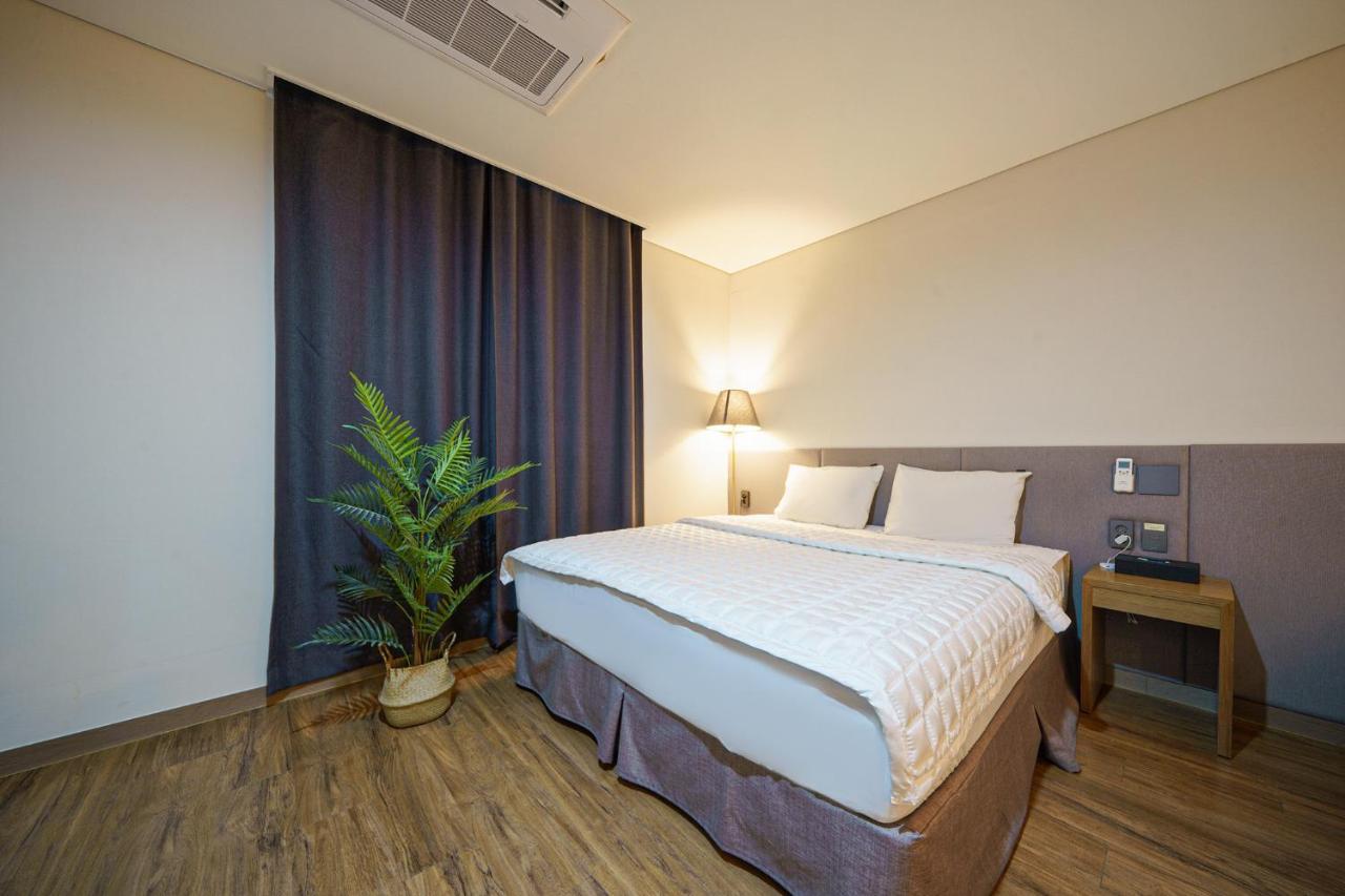 Mtm Family Hotel Гиеонгджу Екстериор снимка