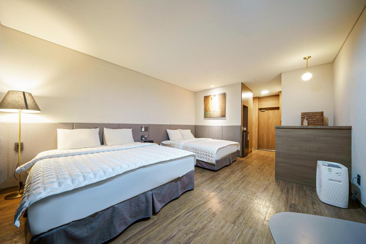 Mtm Family Hotel Гиеонгджу Екстериор снимка