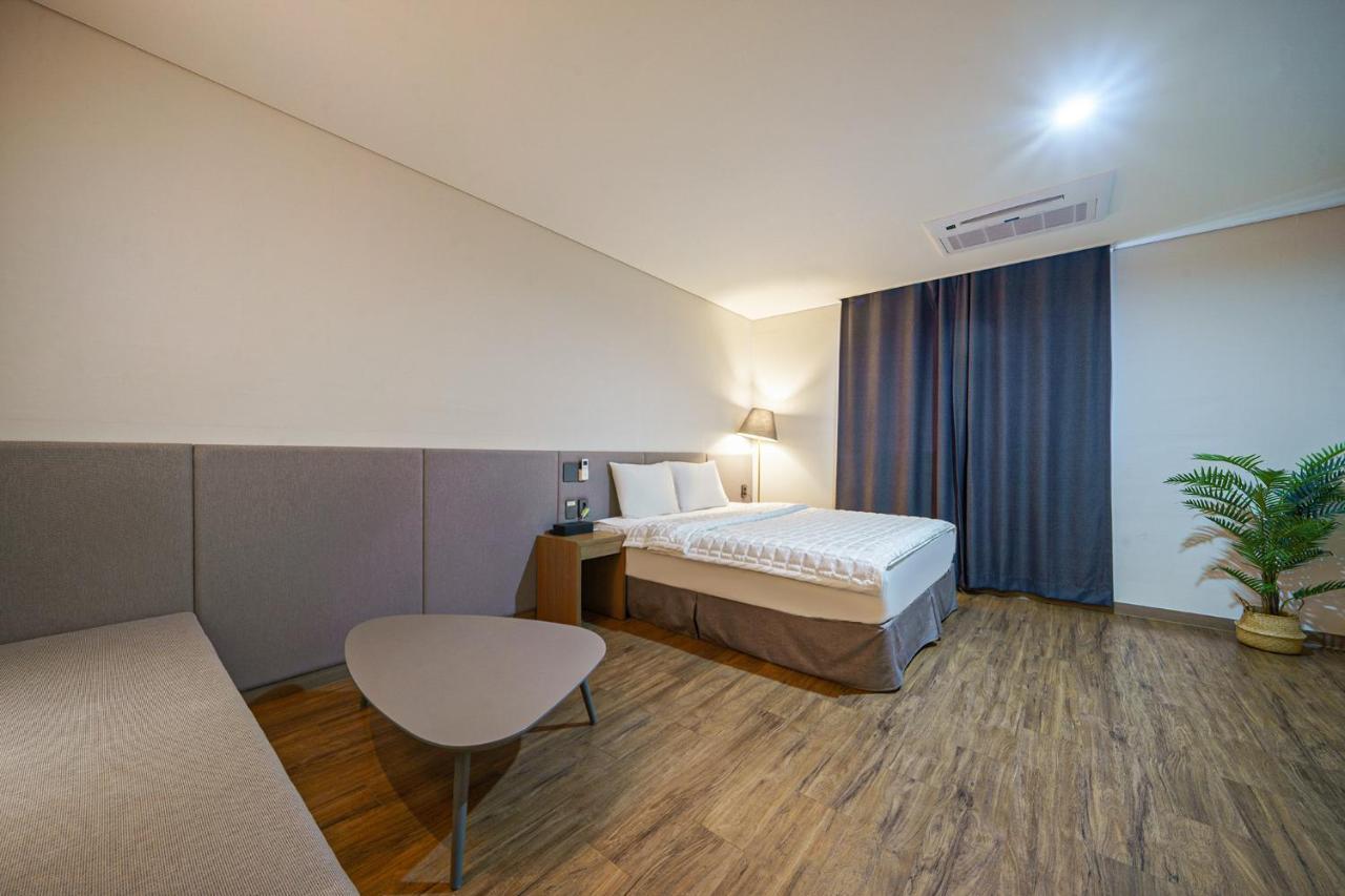 Mtm Family Hotel Гиеонгджу Екстериор снимка