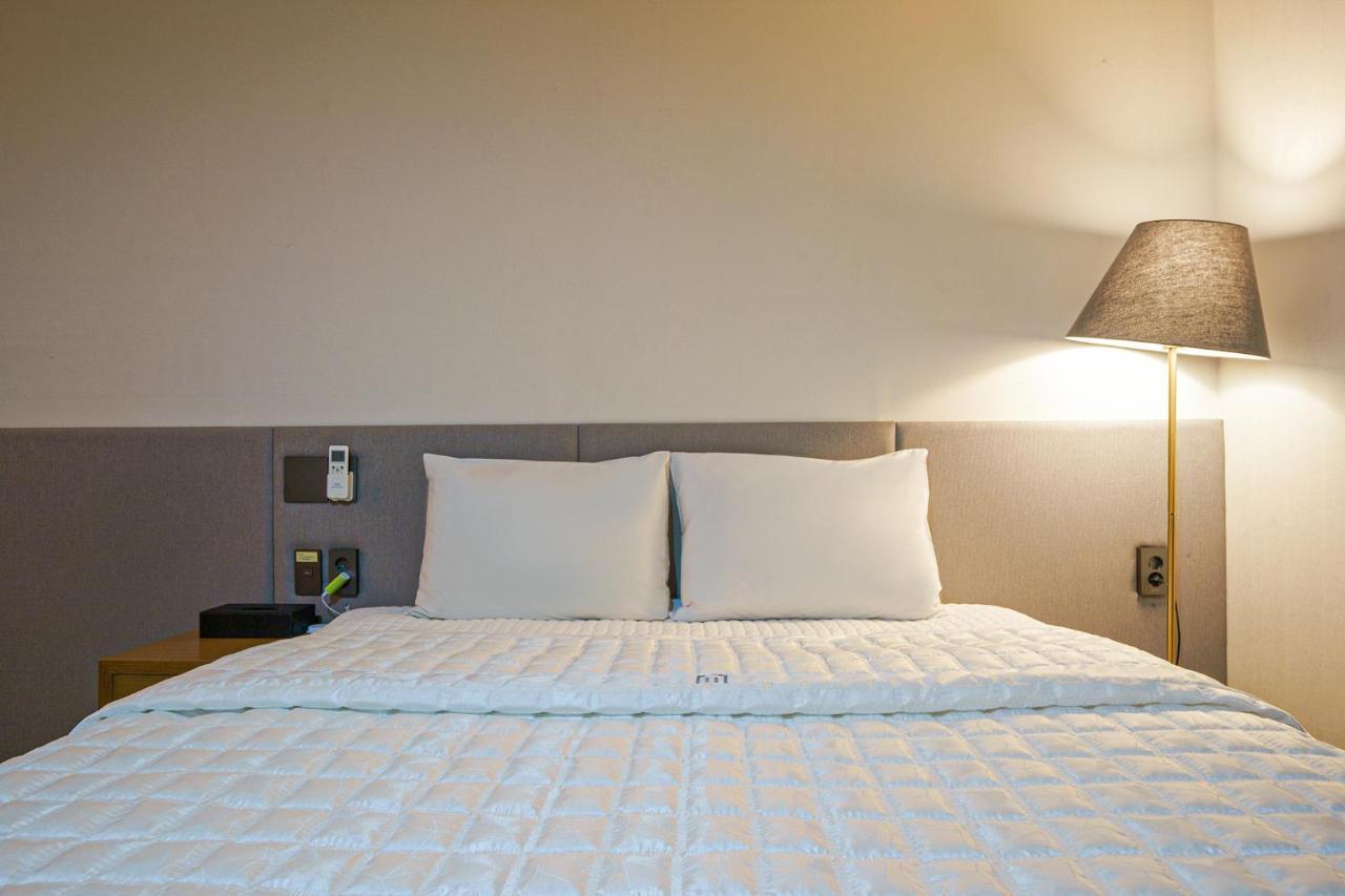 Mtm Family Hotel Гиеонгджу Екстериор снимка