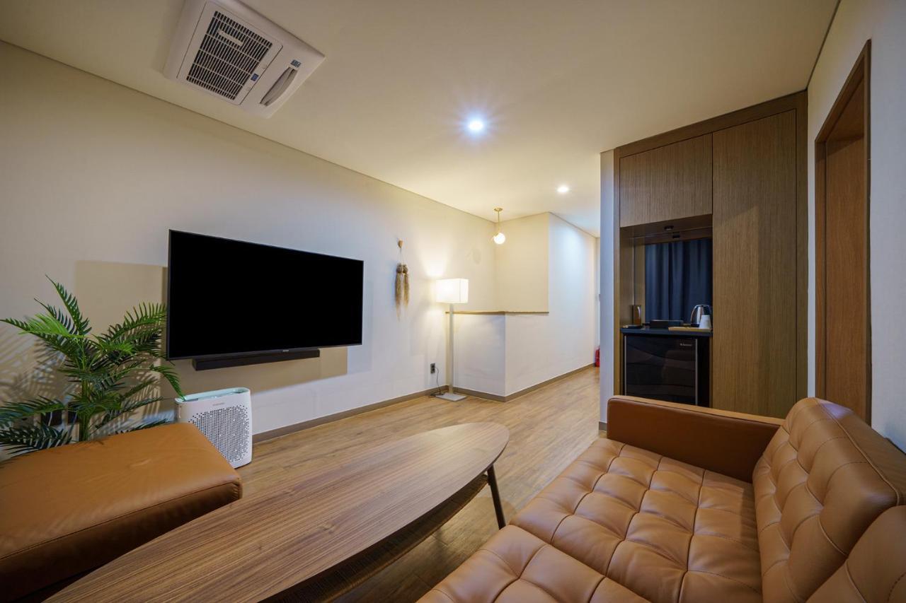Mtm Family Hotel Гиеонгджу Екстериор снимка