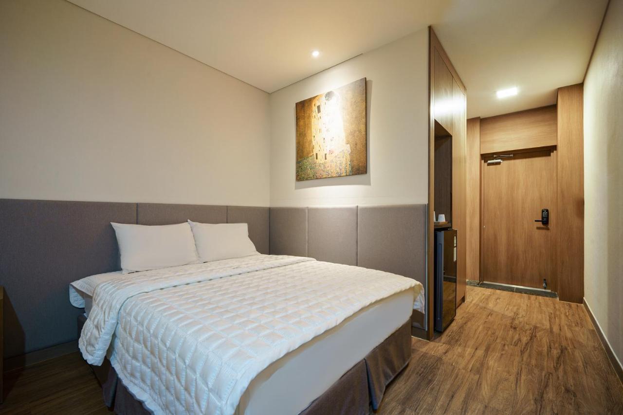Mtm Family Hotel Гиеонгджу Екстериор снимка